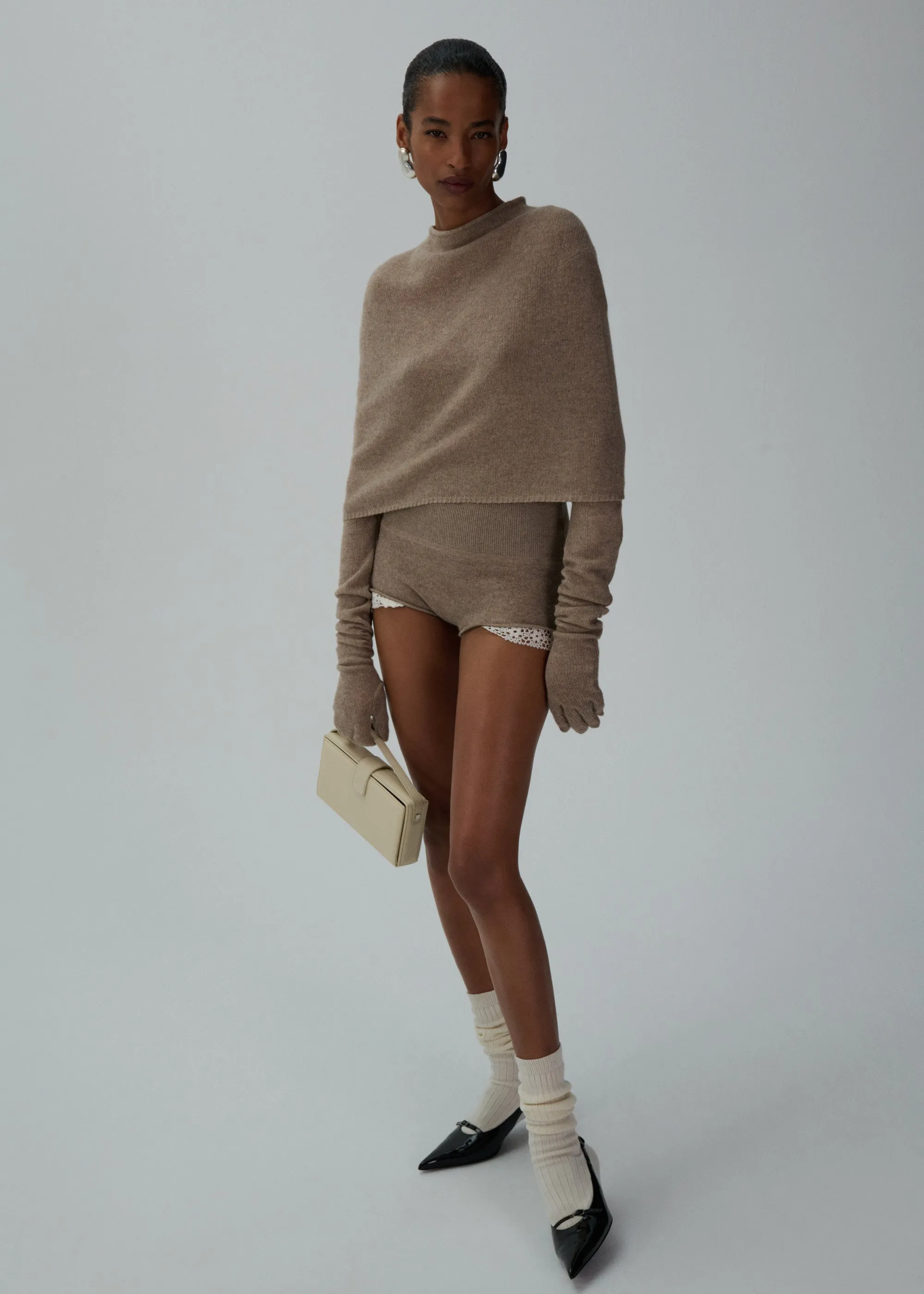 Cashmere knit shorts in beige