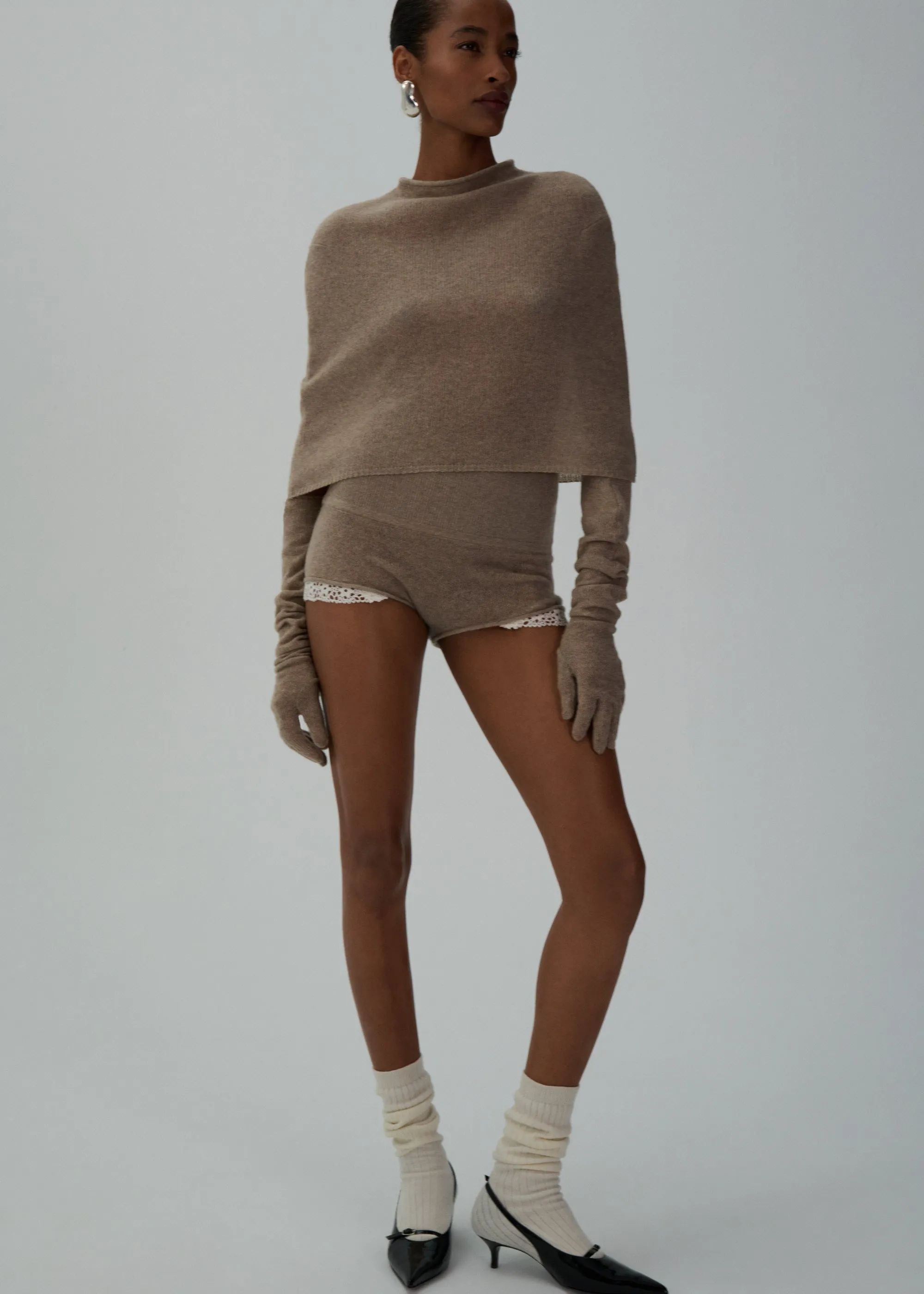 Cashmere knit shorts in beige