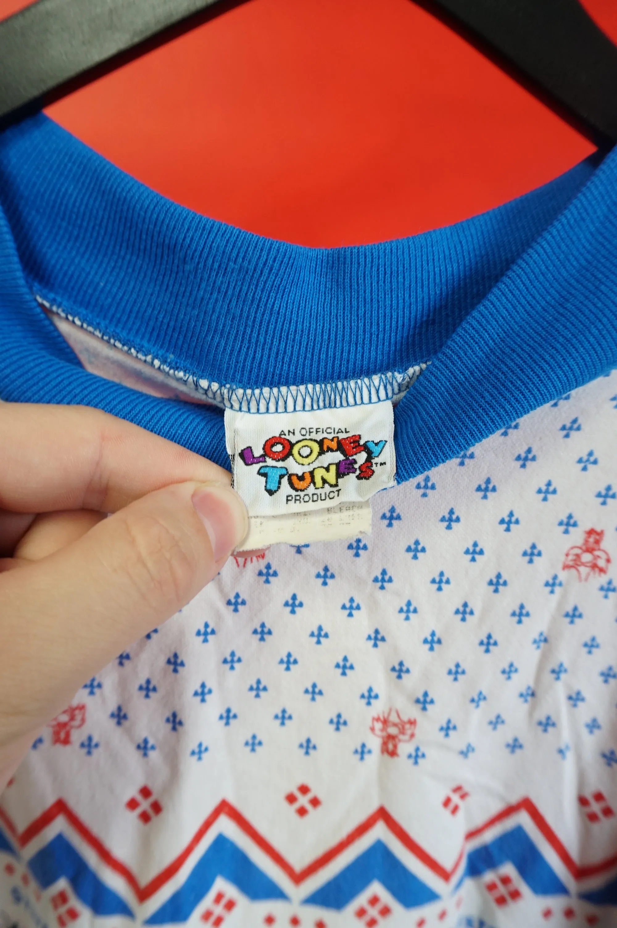 (L) 1997 Looney Tunes Sylvester Crewneck