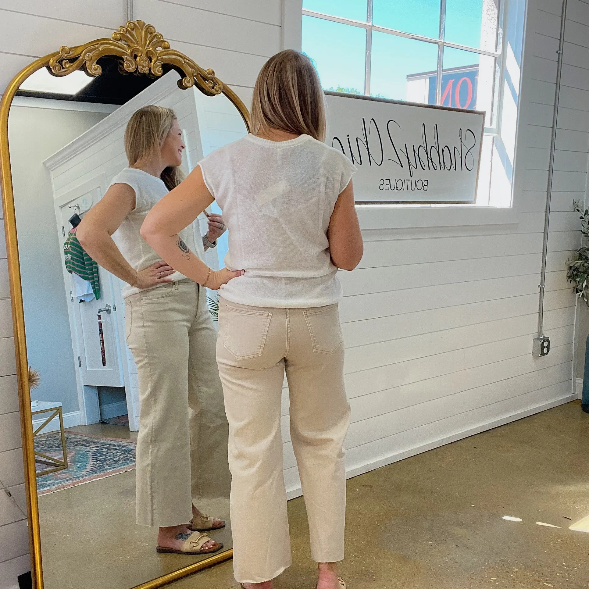 Lisa Exposed Seam Short Sleeve Top in White