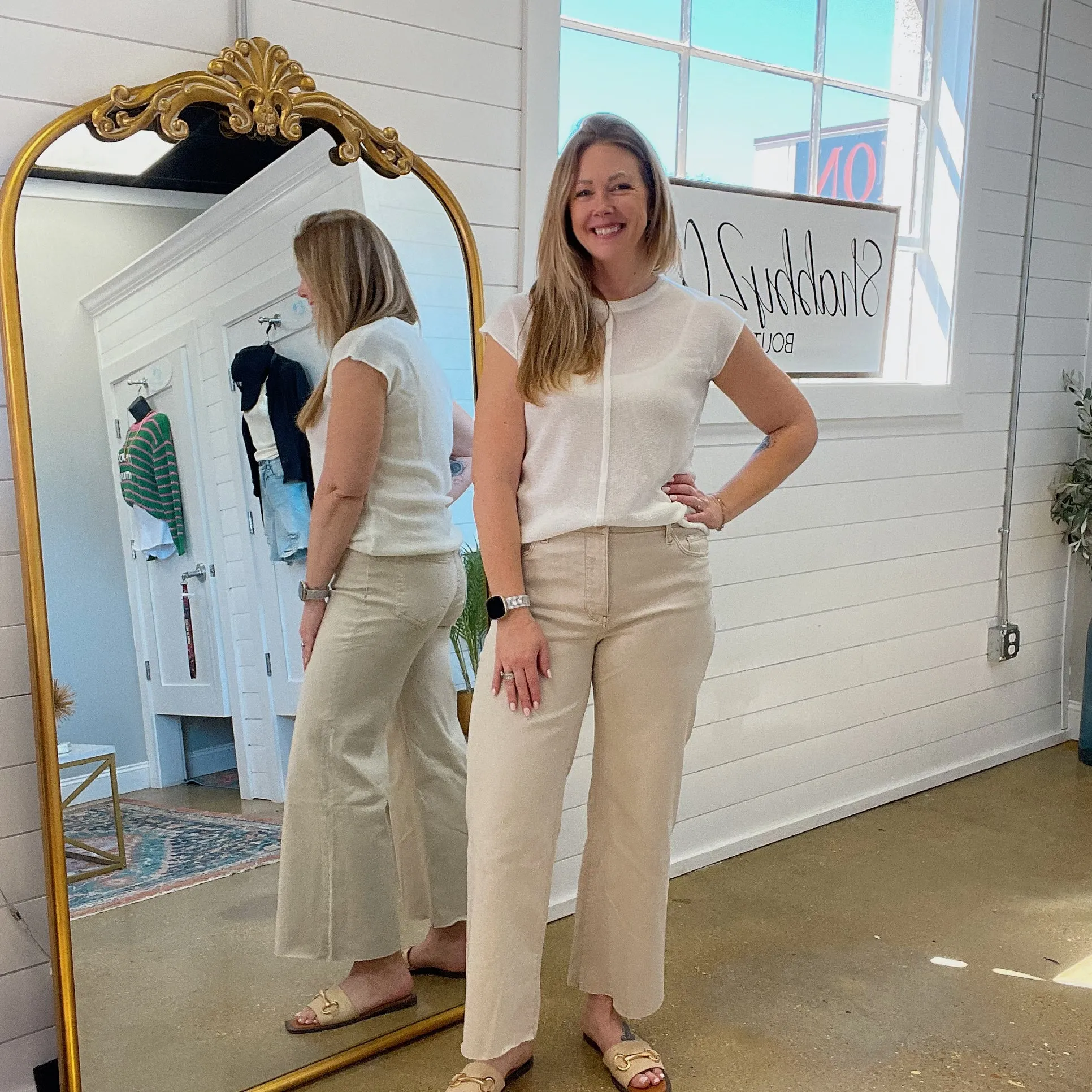 Lisa Exposed Seam Short Sleeve Top in White