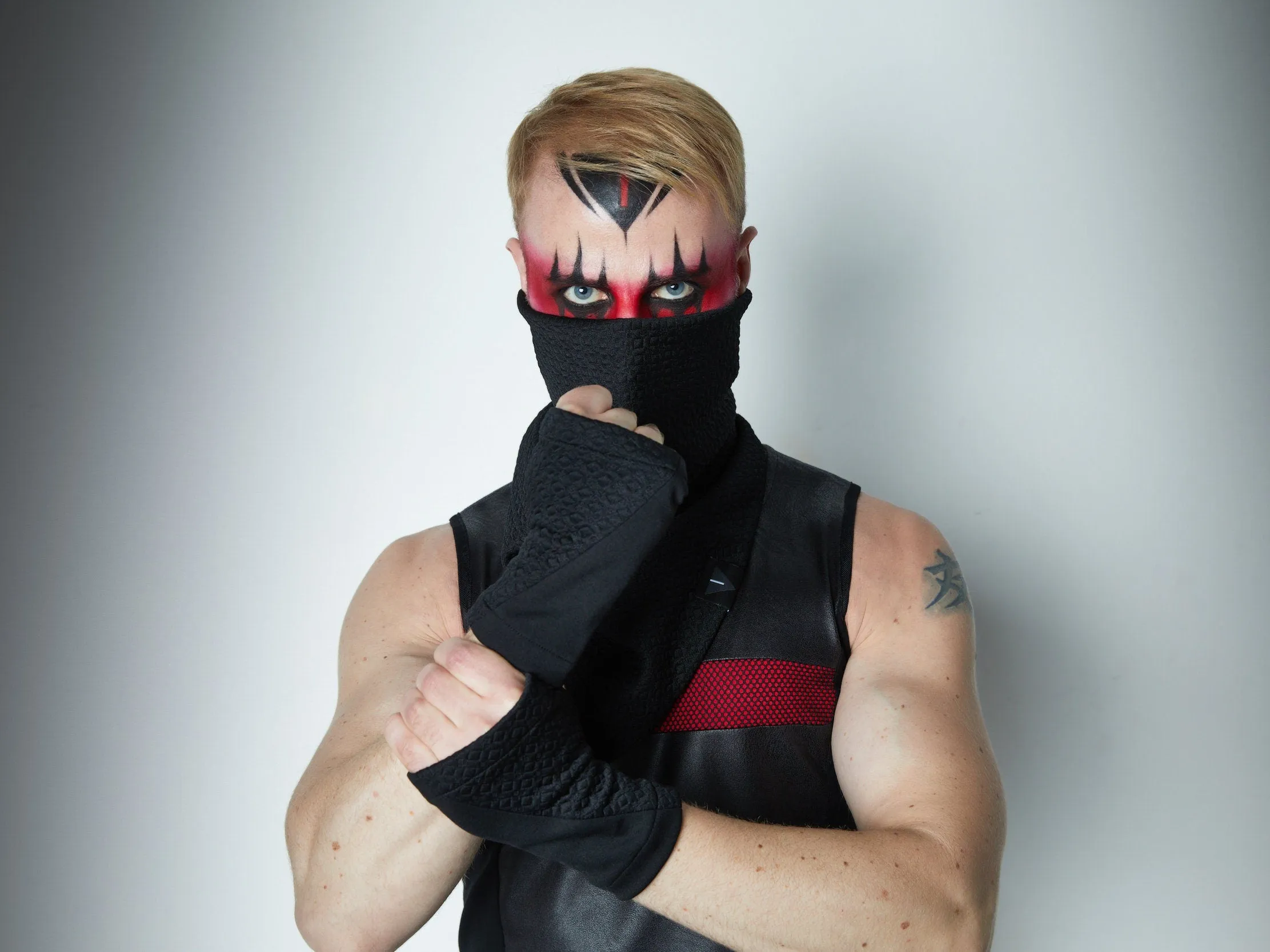 SC2 Q8 Black infinity scarf