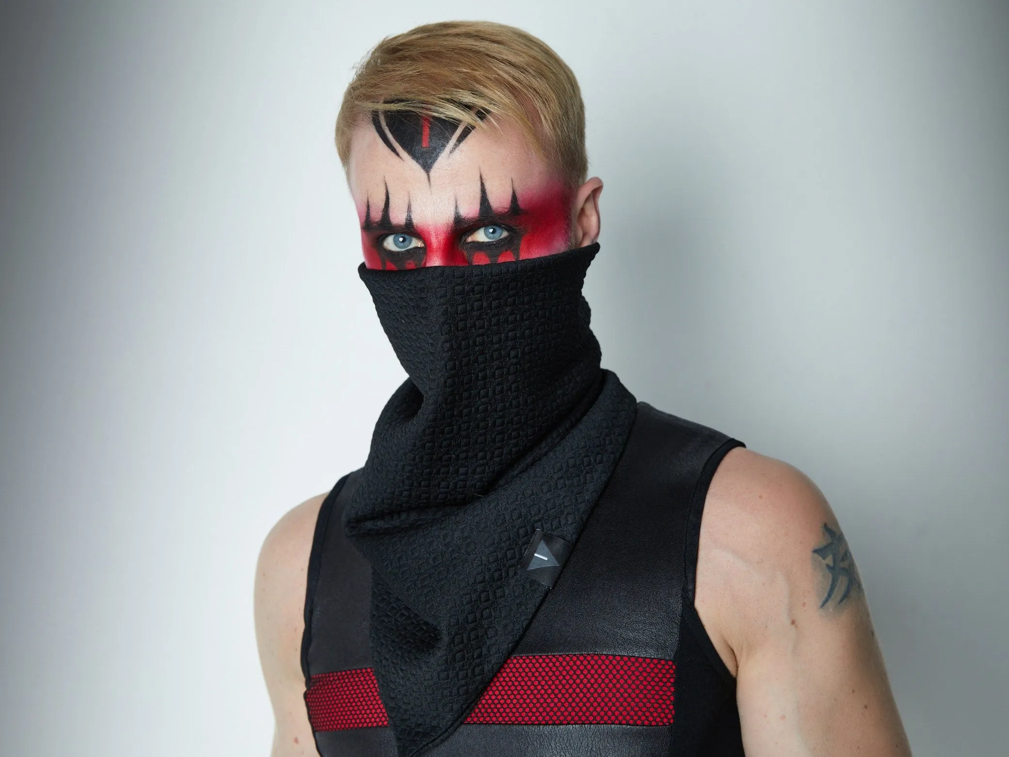 SC2 Q8 Black infinity scarf