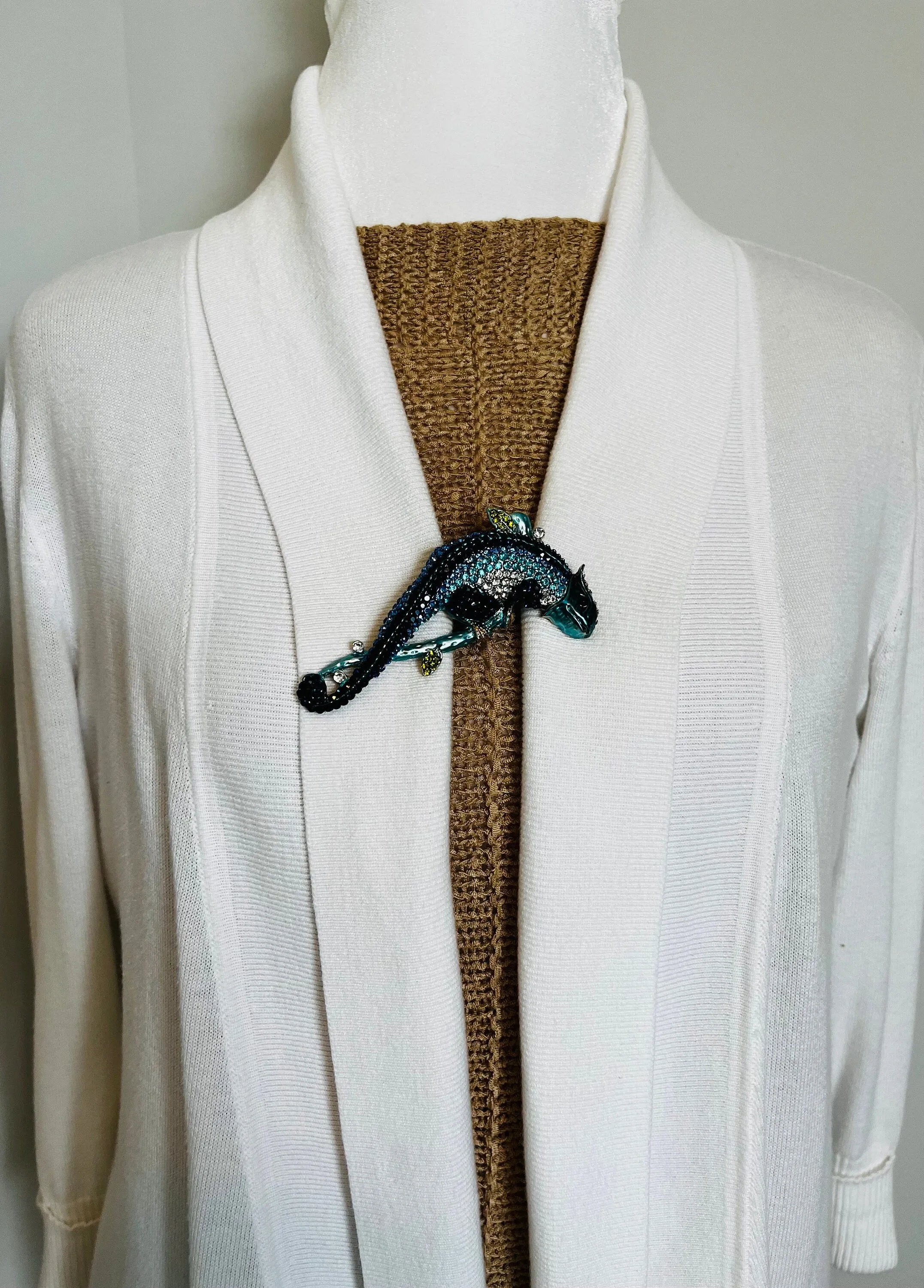 Sweater Clips Salamander Sweater Clip Gecko Clips Scarf Shawl Clasp Green Cardigan Clasps Cosplay Clips Cloak Fasteners Gifts for Her
