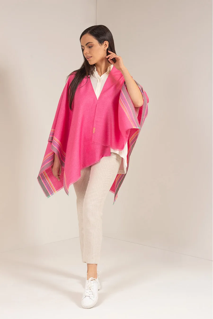 Untilted Cape Baby Alpaca Color Fucsia
