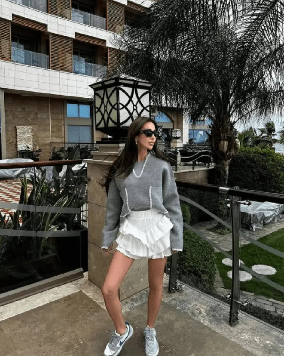 Zarina – Elegant design – V-neck sweater
